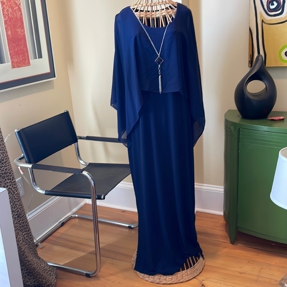 🔥Sale🔥Beautiful classy Glamour blue dress attached cape and necklace
